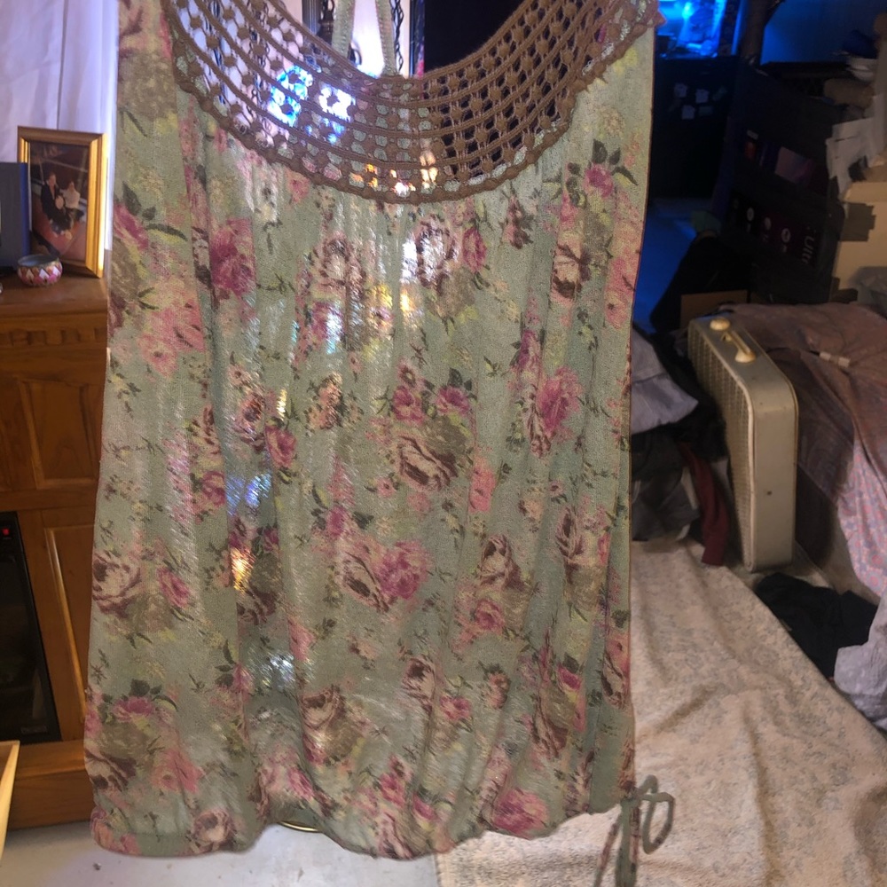 American Rag floral top w crochet neck large